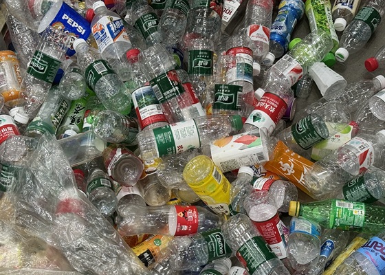 Alte PET-Getränkeflaschen