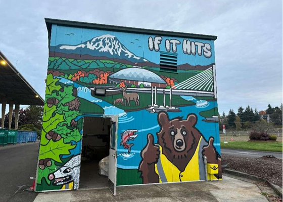 Das dekorierte Recyclinghäuschen