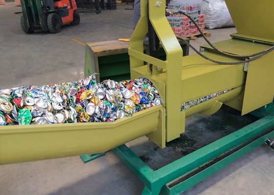 Entleerung und Trennung von Getränkedosen