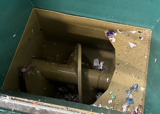 Entleerungs- und Verdichtungstechnologie für Getränkeflaschen