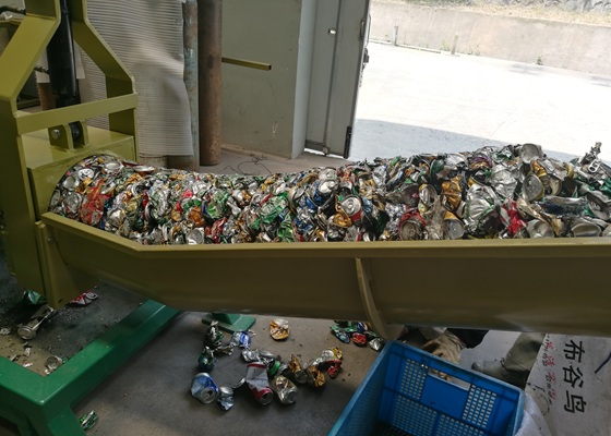 Entwässerte und verdichtete Aluminiumblöcke