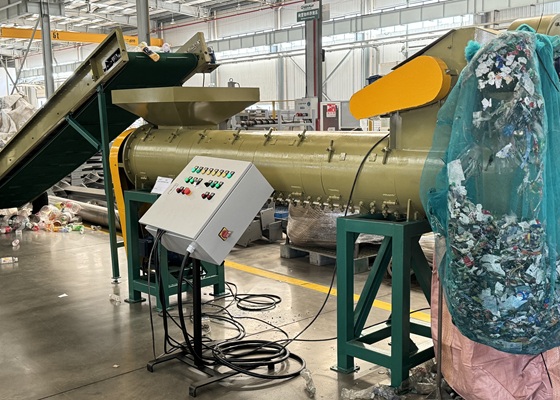 Etikettenentferner für PET-Flaschen