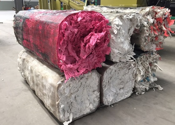 Gestapelte verdichtete PE-Rollenblöcke