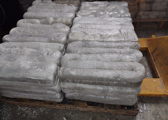 Heißgeschmolzene Styropor-Barren