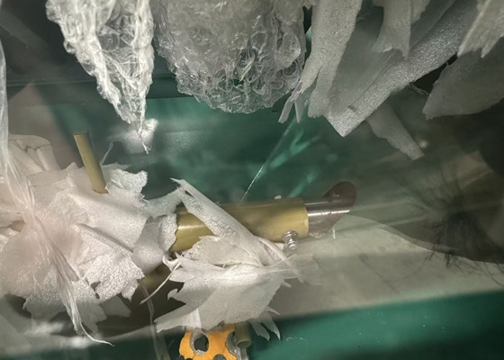 PE-Folie wird zerkleinert