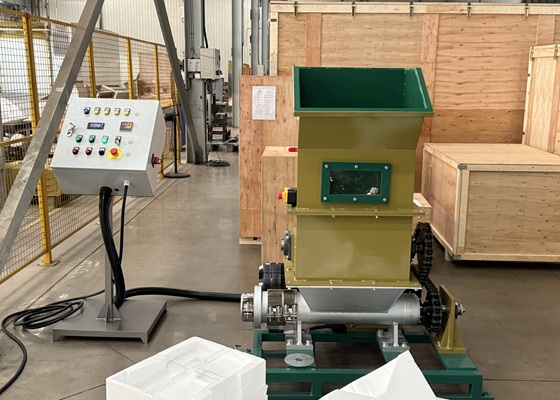 Styroporverdichter im Probelauf im Werk