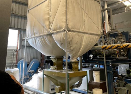 System zur Mischung von Neu- und Rezyklatmaterial