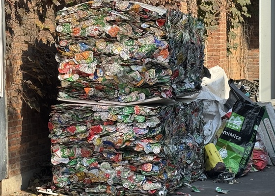 Verdichtung von Metalldosen